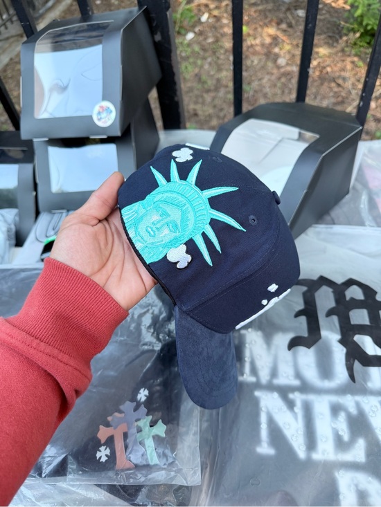 New York Yankees Statue of Liberty Hat New Era 59fifty  thirty-one Navy Baseball Cap with Teal Statue of Liberty Embroidery
